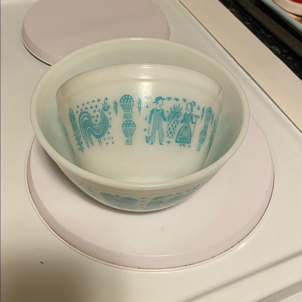 Vintage Pyrex 1957 Amish Butterprint Bowls 401 and 402 Turquoise on white - Picture 2 of 4